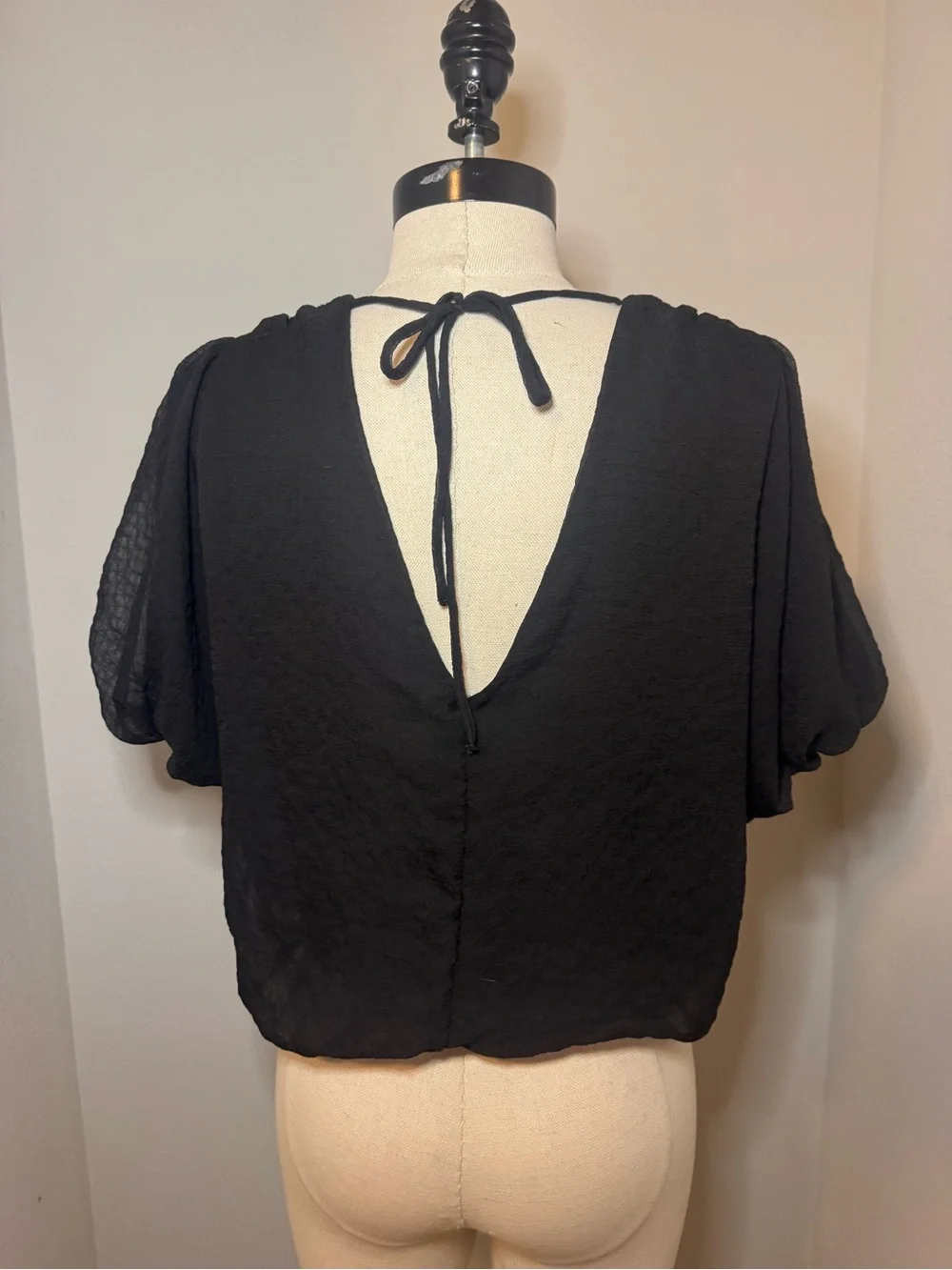 ASTR the Label bubble sleeve gauze top in black